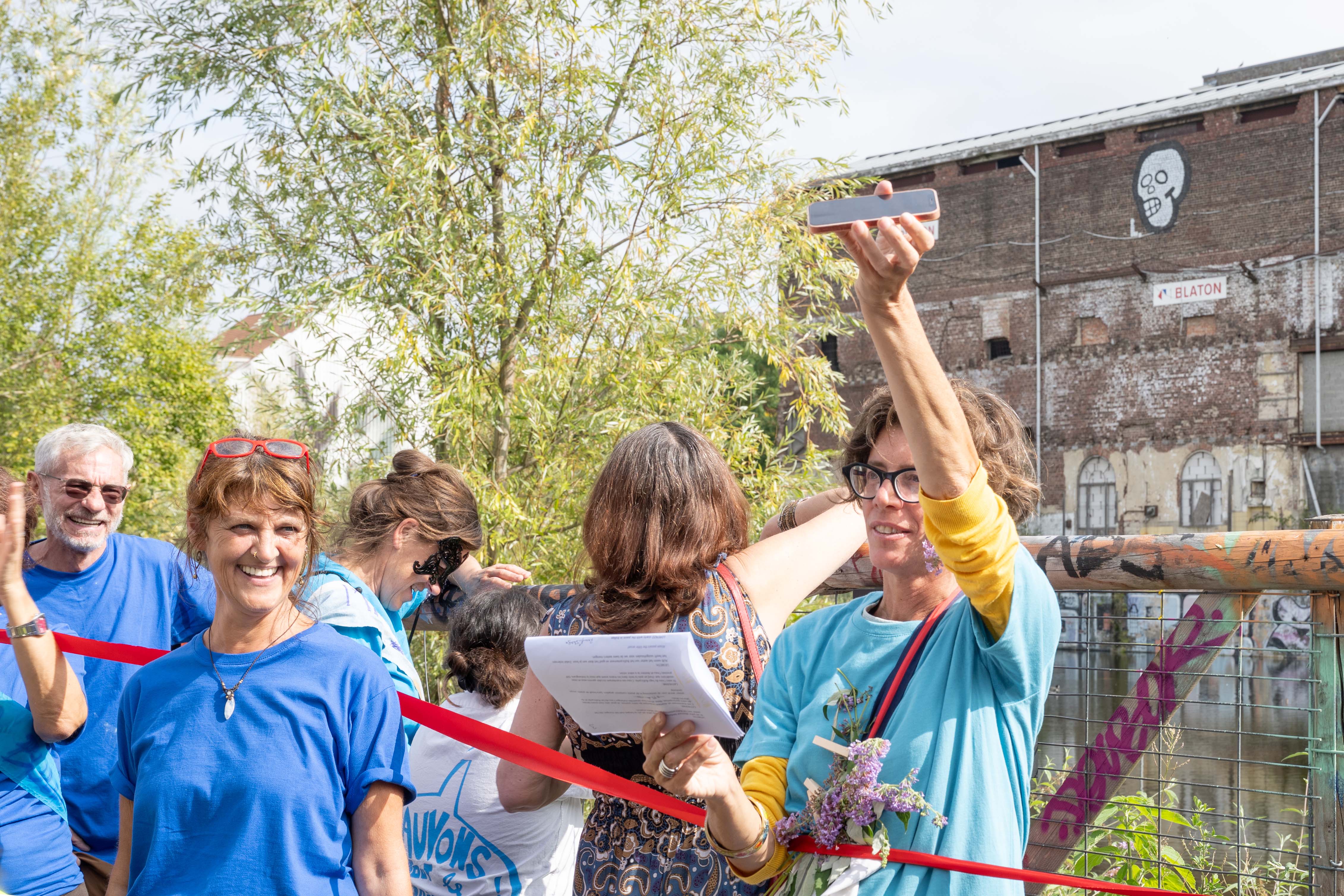 Les activistes du Lago Bullicante sont avec nous par téléphone (image: Bea Borgers)